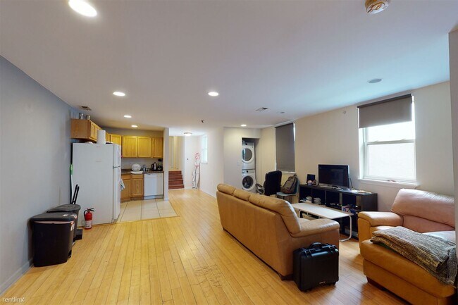 Foto del edificio - 4 br, 2 bath Triplex - 1708 N 18TH ST Unit B