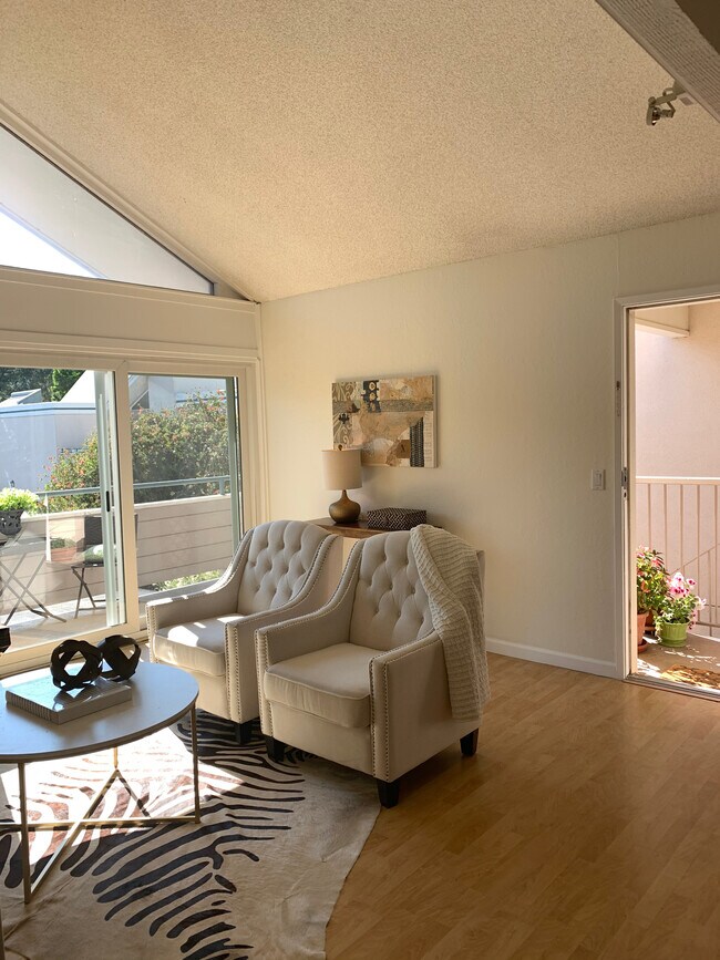 Foto del edificio - 266 Larkspur Plaza Dr