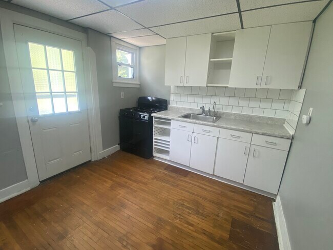 Building Photo - 647 Hardin Ave