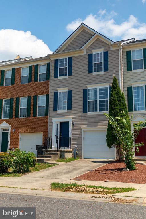 Building Photo - 46055 Gooseneck Dr