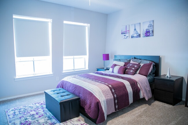 Full Bed in 2nd Room - 2020 Continental Ave