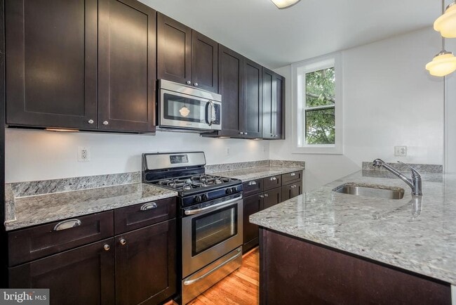 Building Photo - 1575 Spring Pl NW