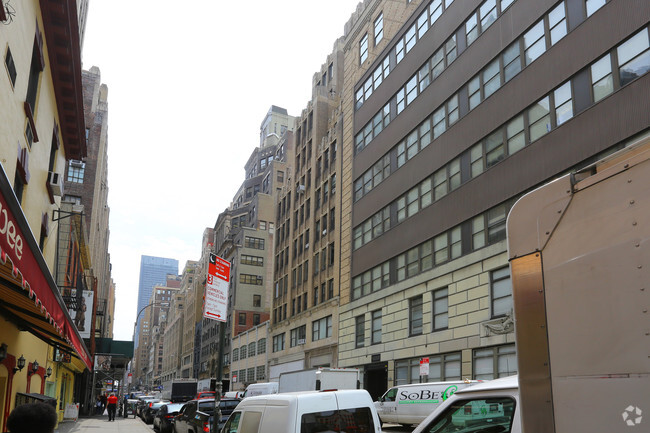 Building Photo - 252 W 30th St