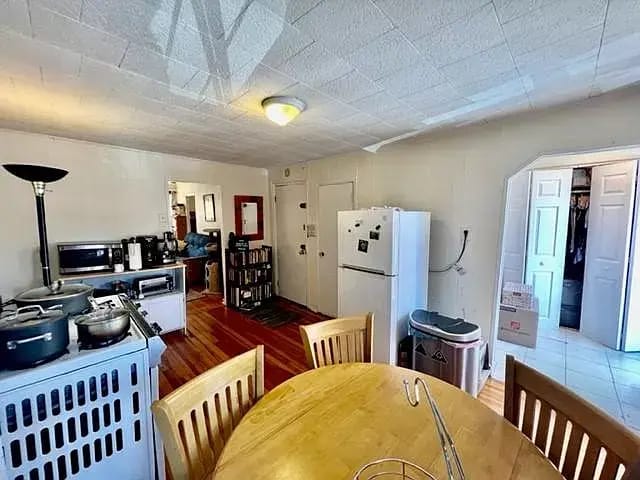 Building Photo - 93 Endicott St