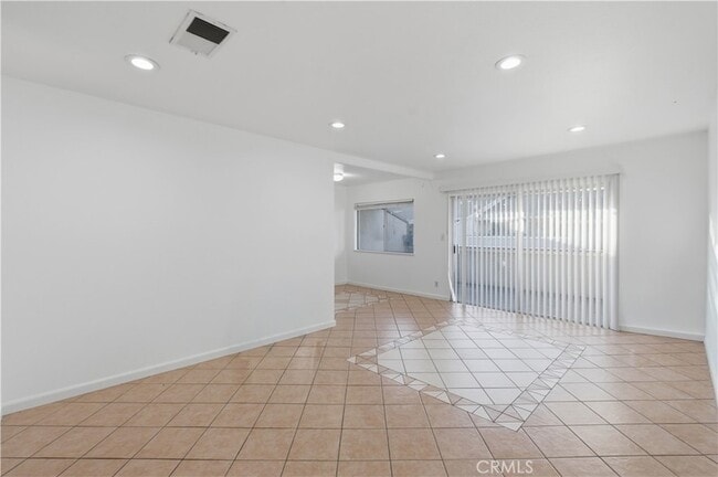 Foto del edificio - 1250 S Brookhurst St