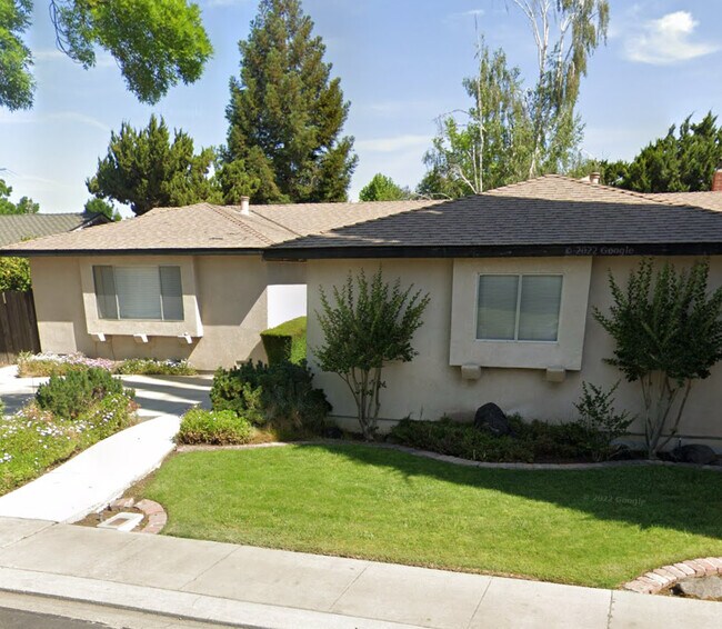 Building Photo - 1417 Lansing Dr