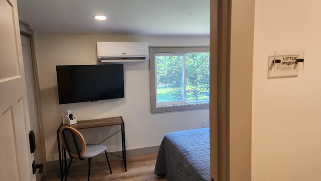 Building Photo - 1704 S Forest Dr