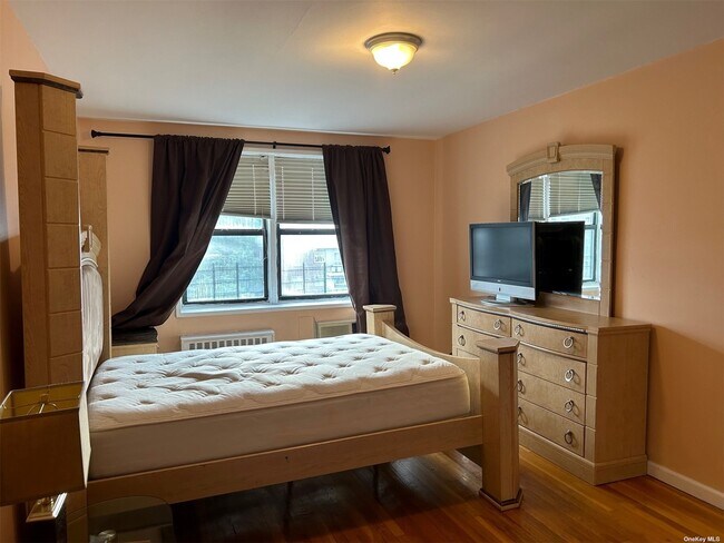 Building Photo - 3184 Grand Concourse