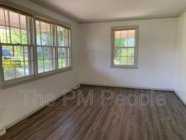 Foto del edificio - 204 Pennwood Ln