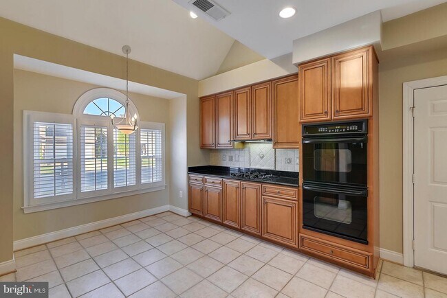 Building Photo - 18414 Harbour Town Terrace