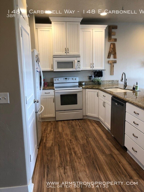 Foto del edificio - 148 Carbonell Way