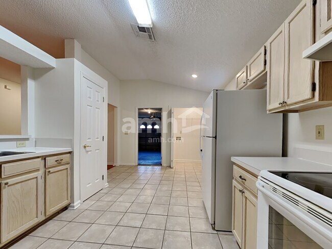 Foto del edificio - 7804 Spring Branch Dr S