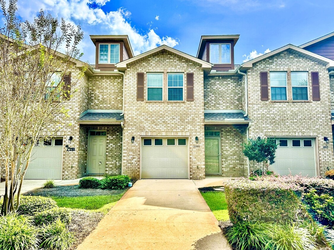 Primary Photo - 2099 Wilsons Plover Cir