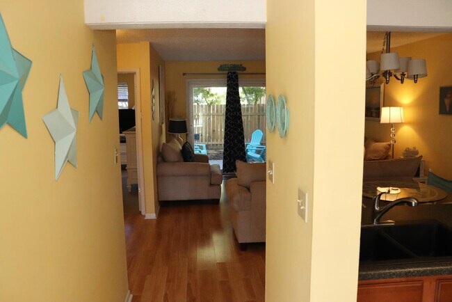 Foto del edificio - 375 Bluefish Dr