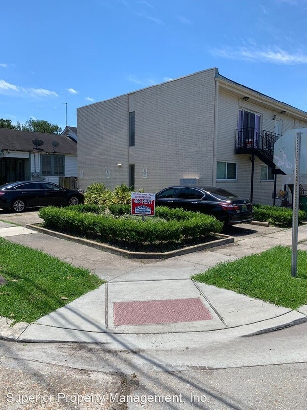 Primary Photo - 2 br, 1 bath House - 136 Aris Ave. E