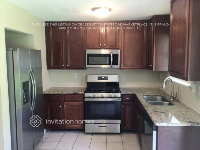 Building Photo - 812 Brighton Dr NW