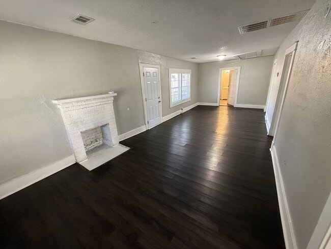 Building Photo - 728 N Holmes St