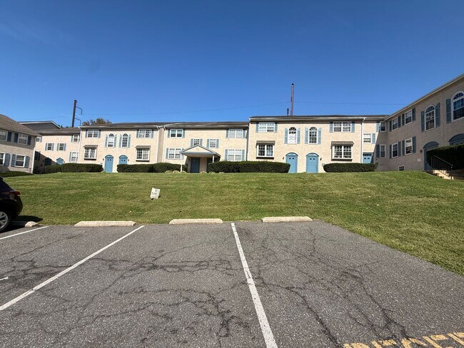 Building Photo - 44 S Lansdowne Ave