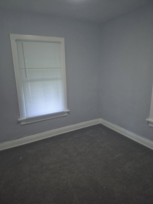 Building Photo - Updated Quaint Single Family Home Availabl...