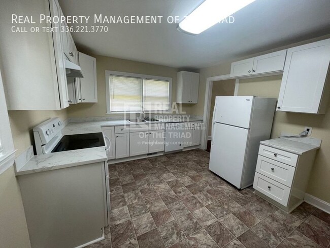 Building Photo - Newly Renovated Single Level 3 bedroom, 1 ...