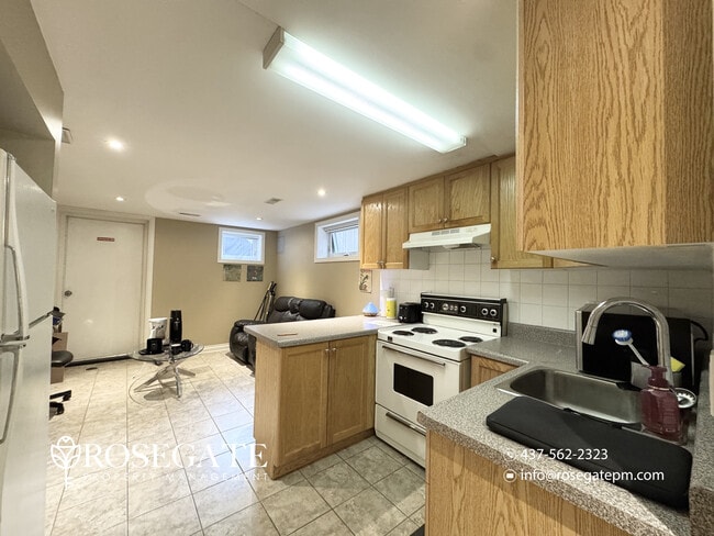 Building Photo - Partly Furnished 1-Bedroom Apartment in Toronto | All Utilities Included