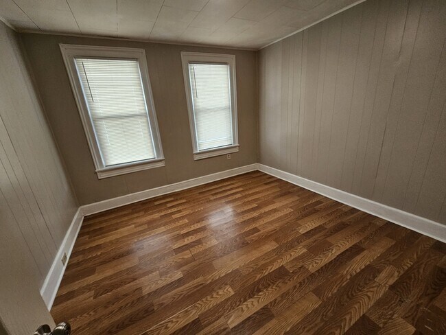 Foto del edificio - 1762 E 33rd St