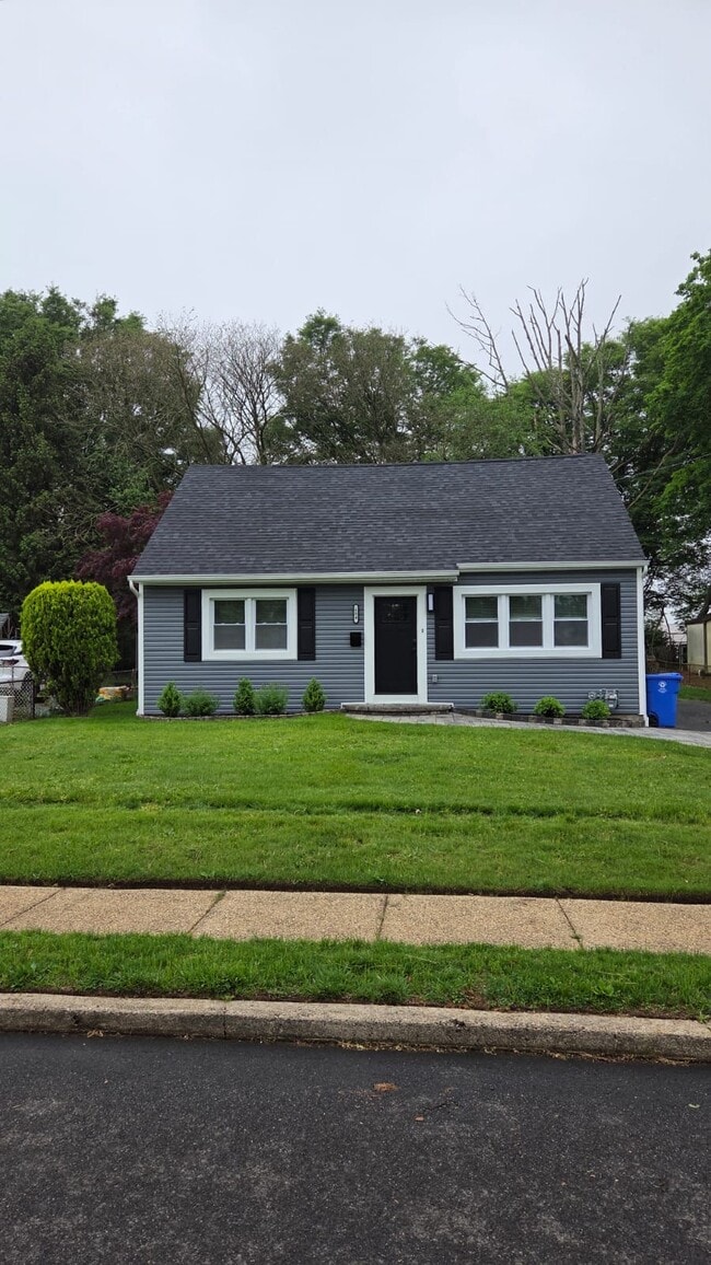 Building Photo - 604 Holly Ln