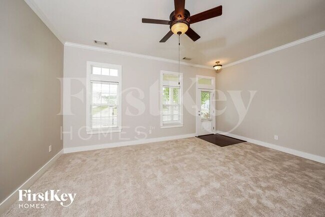 Building Photo - 4657 Nicholas Dr