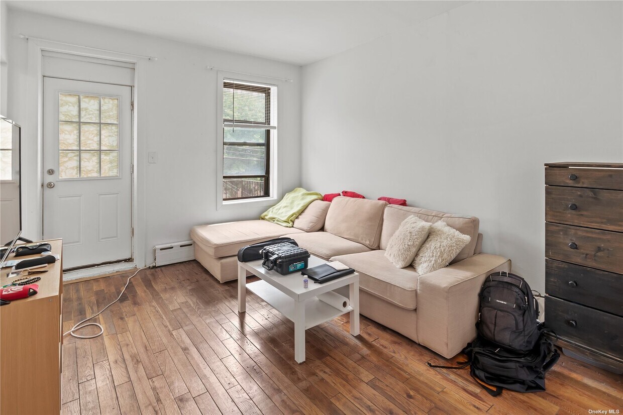 Foto principal - 32-60-60 43rd St