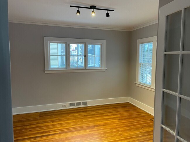 Building Photo - Charming Dutch Colonial Style Heritage Hill Home