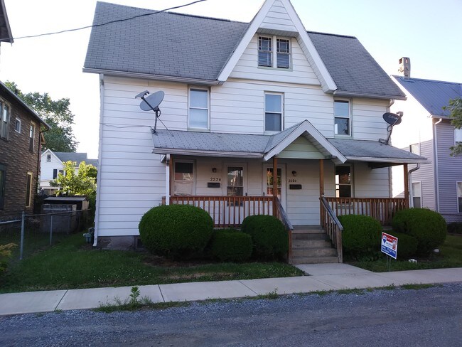 Right half of double - 2224 Lincoln St