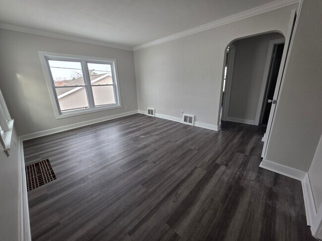 Foto del edificio - 3 bedroom, 1 bath home with attached garage, off Mt. Vernon Rd.