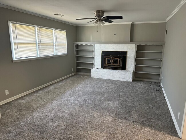 Foto del edificio - Newly Renovated 4 br/2ba Home in -Steps Aw...