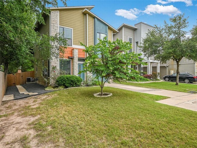 Foto del edificio - 6740 Blarwood Dr