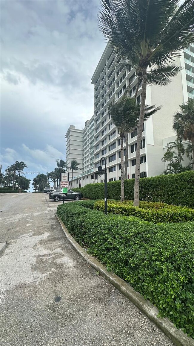 Foto del edificio - 19201 Collins Ave