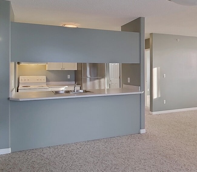 Building Photo - 9932-9100 100 Ave