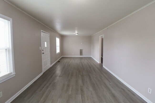 Building Photo - 3 Bed | 1 Bath | West Tulsa