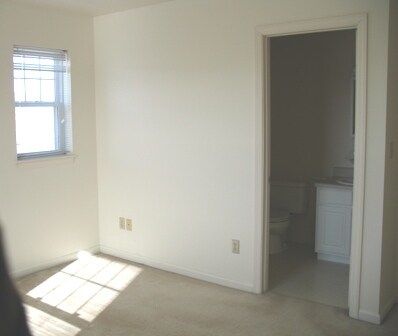 master bedroom - 1104 Holliday Hills Dr