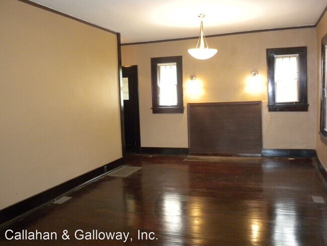 Foto del edificio - 4 br, 1.5 bath House - 919 Broadway