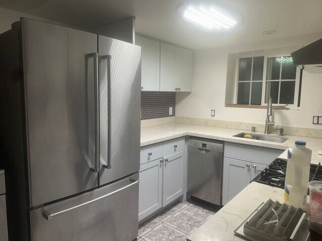 Building Photo - 228 7th Ln