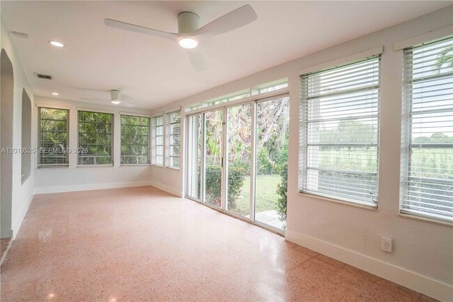Building Photo - 475 S Shore Dr