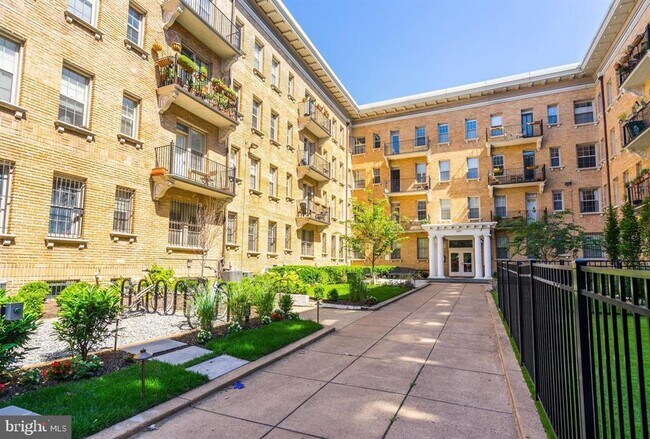 Foto del edificio - 1401 Columbia Rd NW