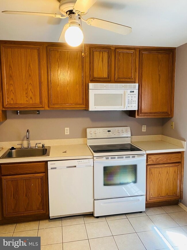 Building Photo - 8361 Luce Ct