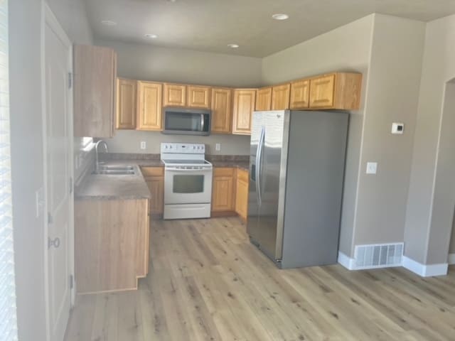 Building Photo - West Park Town House #72