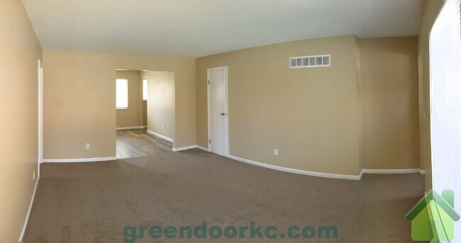 Foto del edificio - 7814 Eby Ln