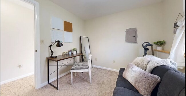 Building Photo - 10 Southview Dr