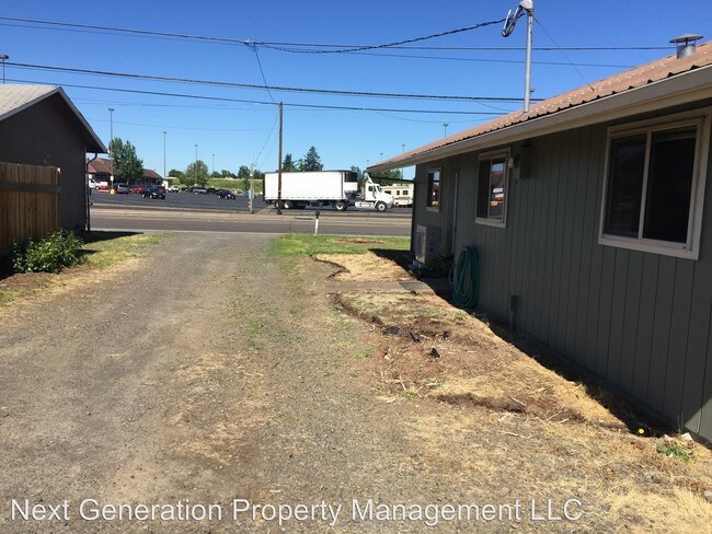 Foto del edificio - 3 br, 2 bath House - 1981 Echo Hollow Rd.