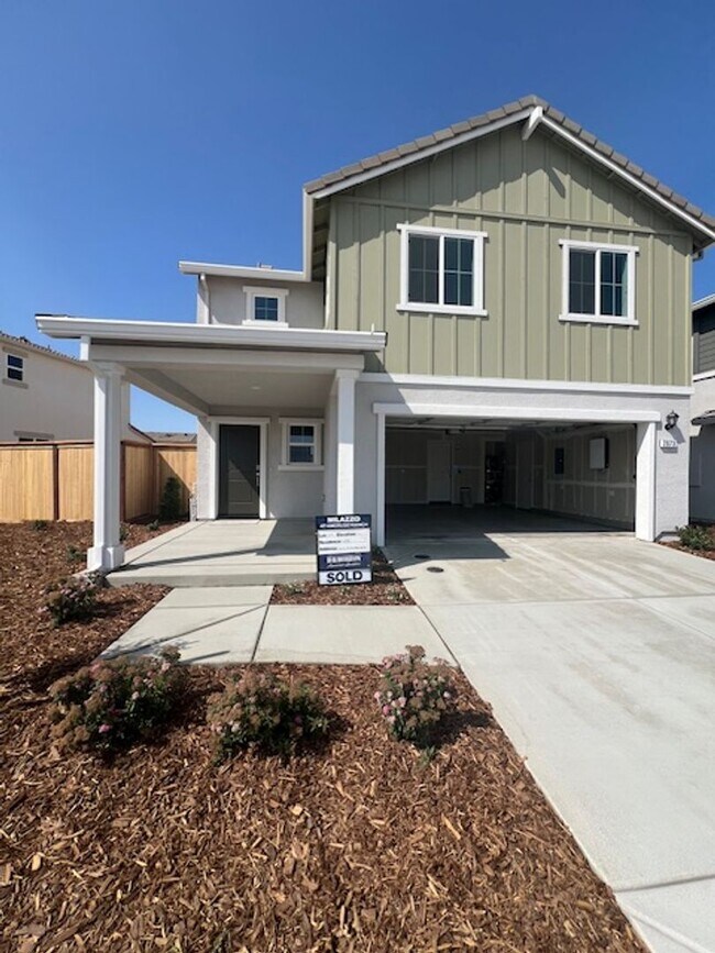 Building Photo - Brand new 4 Bedroom Smart Solar Home in Am...