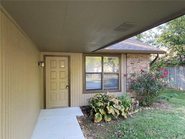 Building Photo - 934 Turtle Creek Dr