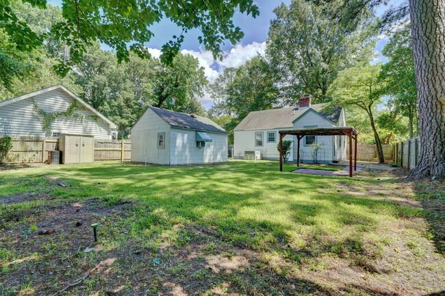 Building Photo - Charming Cape Cod Home - Fenced Yard, Deta...